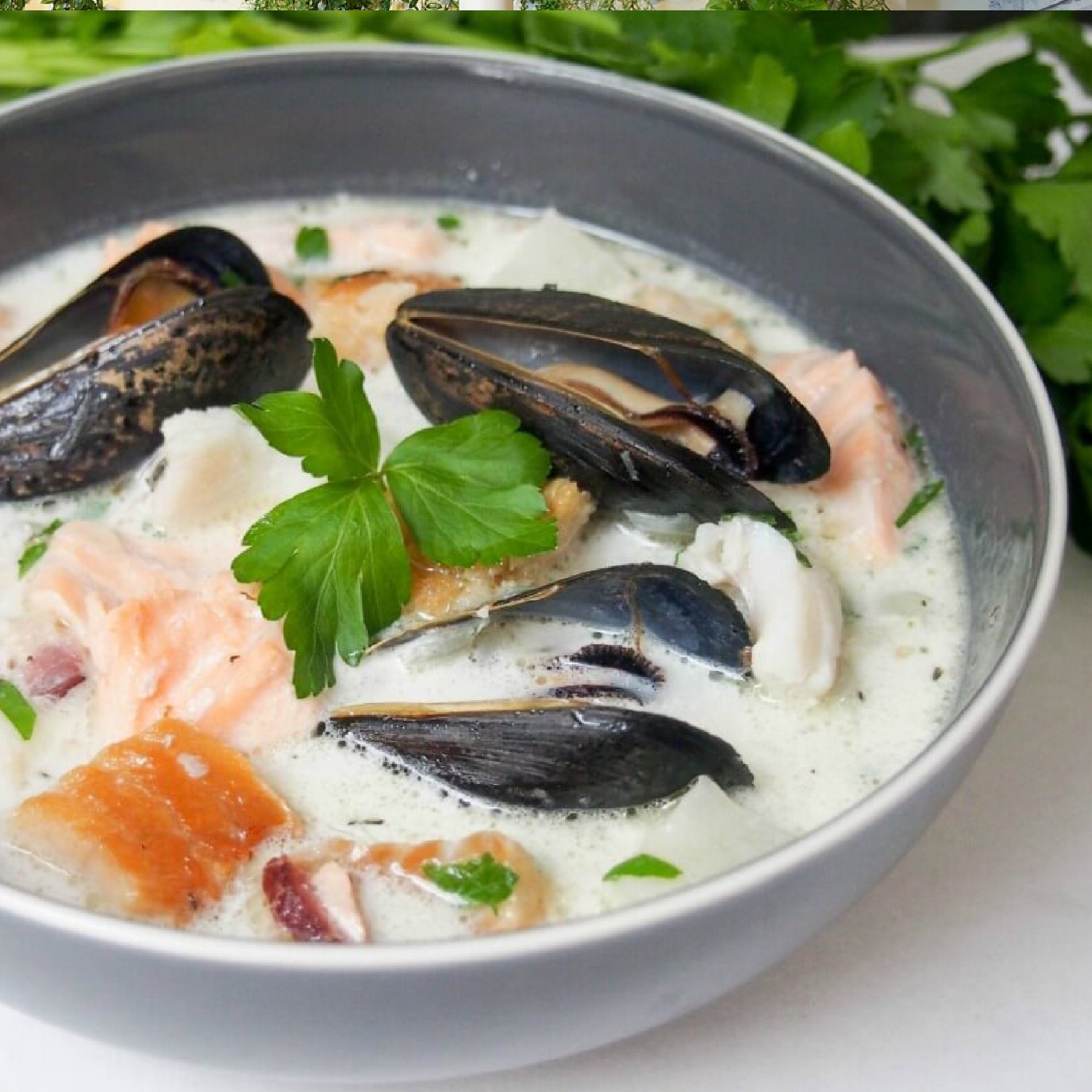 Блюда из рыбы суп. Ирландский суп чаудер. Ирландская Рыбная похлебка. Суп с морепродуктами. Сливочный суп с морепродуктами.